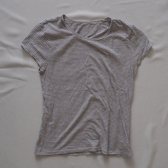 Gap Basic Striped T-Shirt‎ - Picture 1 of 4